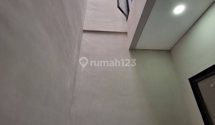 Rumah Baru Gress di Jalan Utama Kutisari Indah 
 2