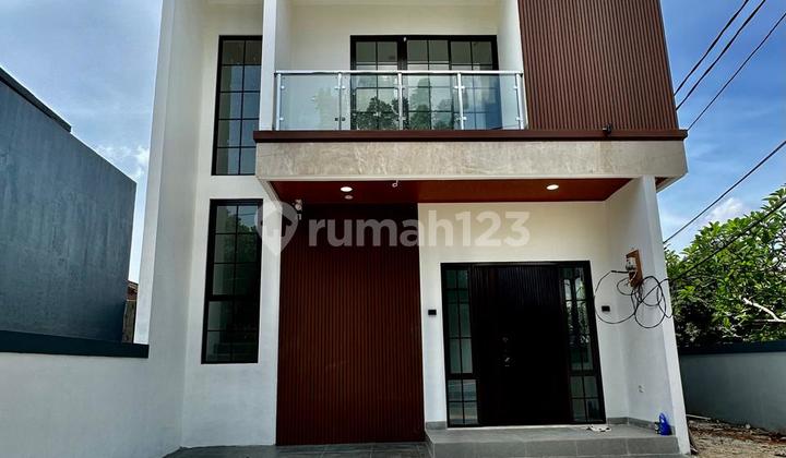 Rumah Hoek Brand New Kiwi Residence Bintaro Carport 2