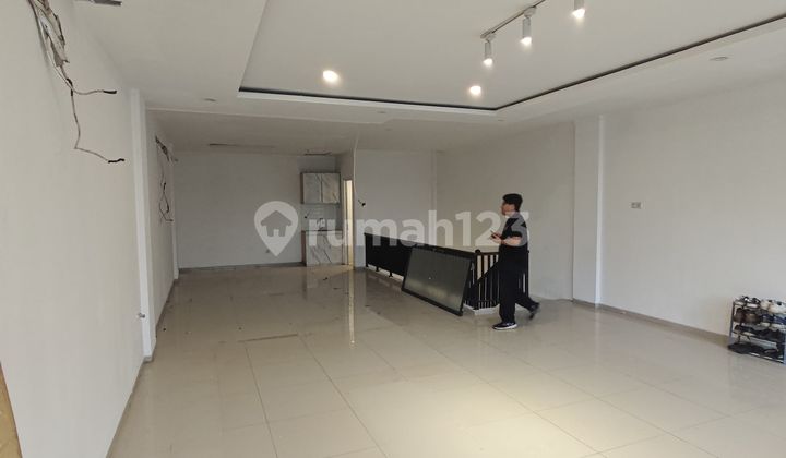 Rent a 3-Story Shop House in Kebayoran Arcade 5 Bintaro | KH 2
