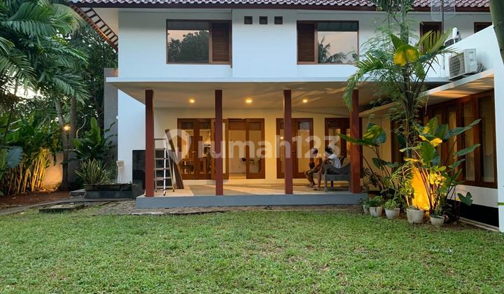 Rumah Tropis Kontemporer Dalam Cluster Elite Bintaro Sektor 8 Rumah Tropis Kontemporer Dalam Cluster Elite Bintaro Sektor 8