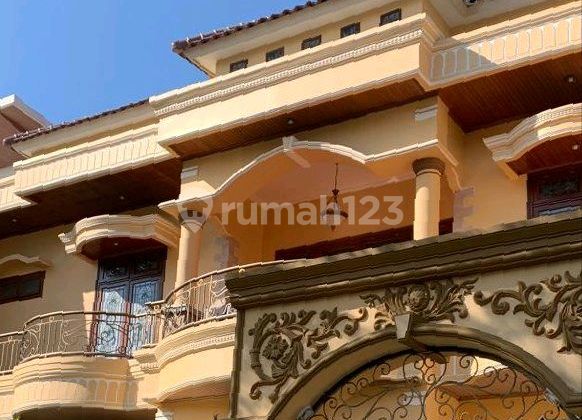 Rumah Villa Royal Sangat Strategis Terawat Siap Huni 2