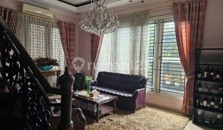 For sale: Beautiful and clean classic 2.5-story house. Location: Cipinang Muara. 2