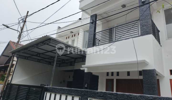 Di Sewakan Rumah Bagus dan Bersih Jalan 1 Mobil Longgar Bebas Banjir Tebet Dalem Jakarta Selatan Di Sewakan Rumah Bagus dan Bersih Jalan 1 Mobil Longgar Bebas Banjir Tebet Dalem Jakarta Selatan