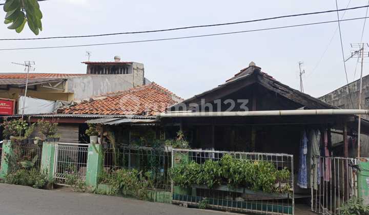 D jual rumah lama pinggir jalan bagus buat tempat usaha Dekat dengan pusat bisnis ujung Menteng D jual rumah lama pinggir jalan bagus buat tempat usaha Dekat dengan pusat bisnis ujung Menteng