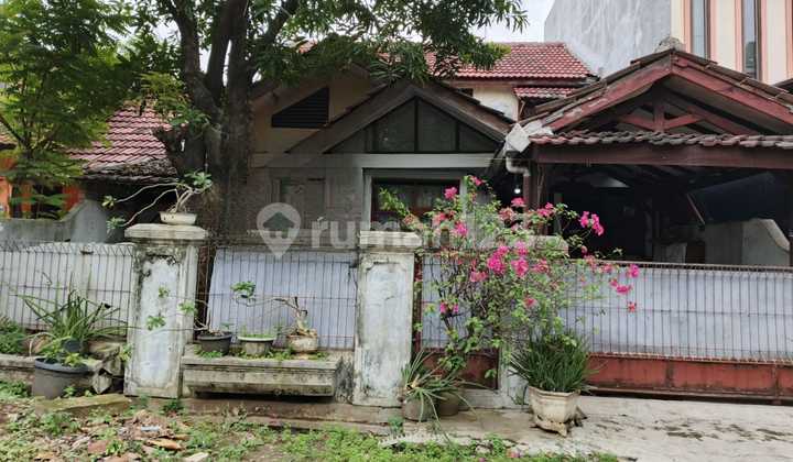 For sale old house Eramas 2000 Flood-free East Jakarta 2