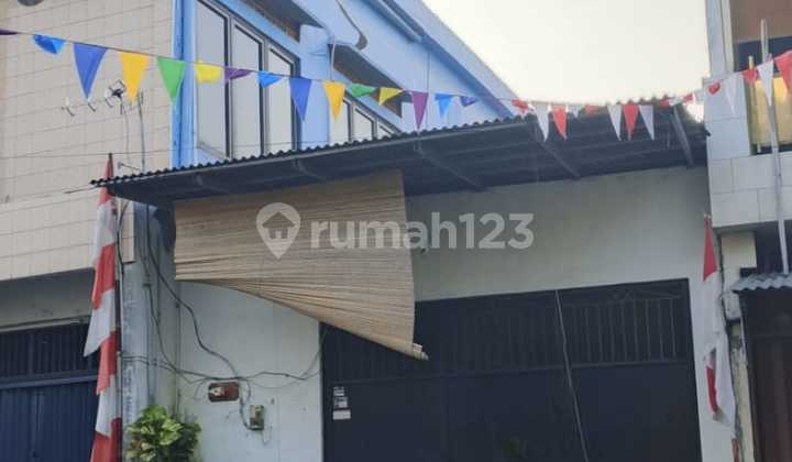 For sale, standard Perumnas house, calendar, 2-car road. 2