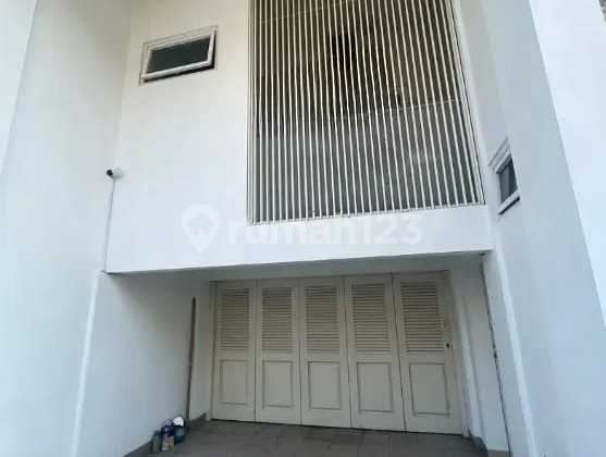 For Rent: Nice and Clean 3-Story House in Pulo Asem, East Jakarta