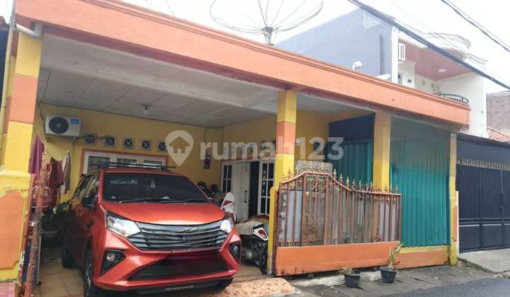 For sale, ready-to-occupy house in Johar Baru, Central Jakarta.