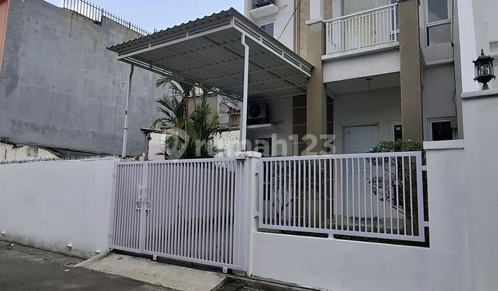 Di Jual Rumah Minimalis Bersih dan Bagus, Akses 2Mobil Bebas Banjir Tebet Dalem Jakarta Selatan Di Jual Rumah Minimalis Bersih dan Bagus, Akses 2Mobil Bebas Banjir Tebet Dalem Jakarta Selatan
