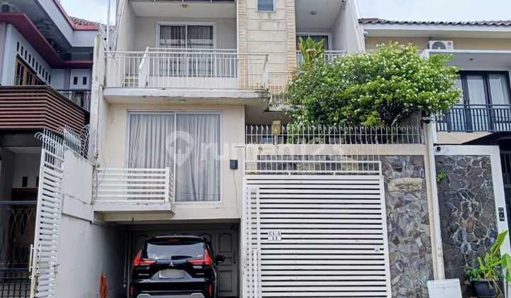 Di Jual Rumah 3Lt Moderen Clasic Semi Furnished Komplek Billy Moon Bebas Banjir Jakarta Timur