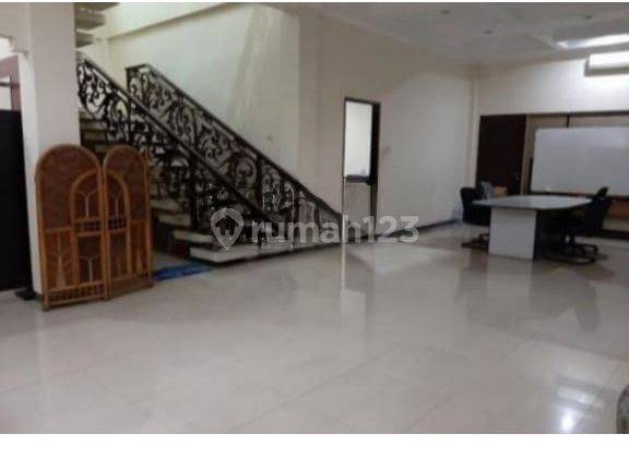 Rumah Pinggir Jalan 3Lt Utuk Usaha,perkantoran,tranportasi Krl Dll Tebet Timur Dalem 2