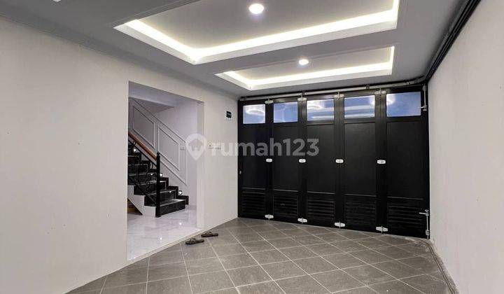 Jagakarsa Jakarta Selatan American Clasic House 2