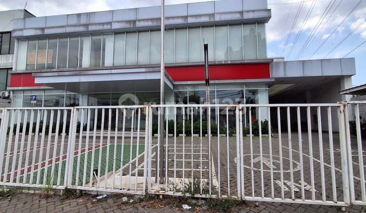 Bangunan Ex Showroom di Warung Buncit Jakarta Selatan