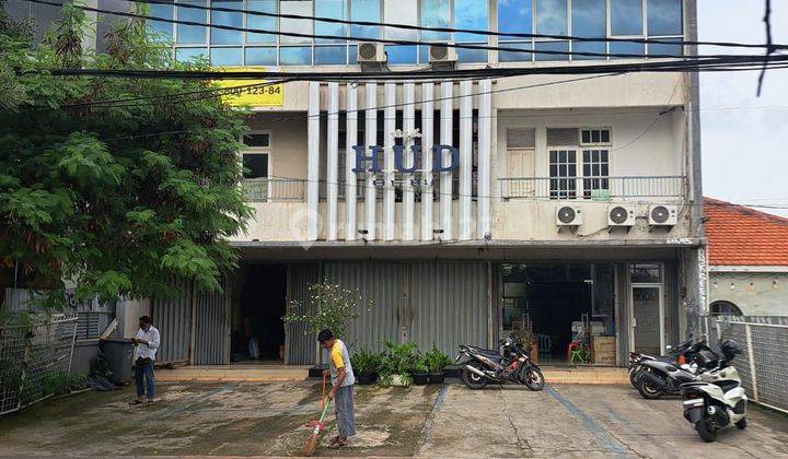 2 unit ruko gandeng disewakan Jl Jati di Jalan Jatiwaringin Jakarta Timur 1