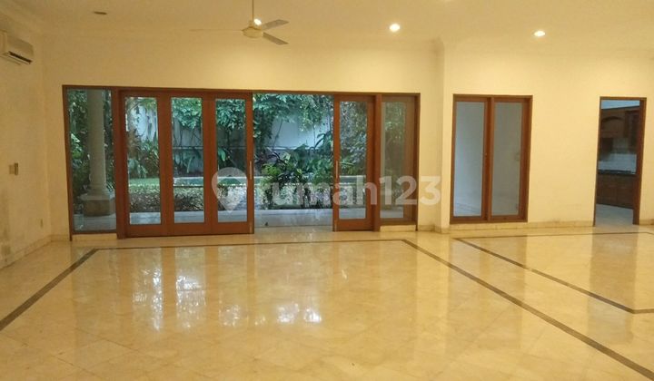 Desewakan Kemang bisa Office Rp 300 Jt/Th 2 Lantai SHM Utara Rumah