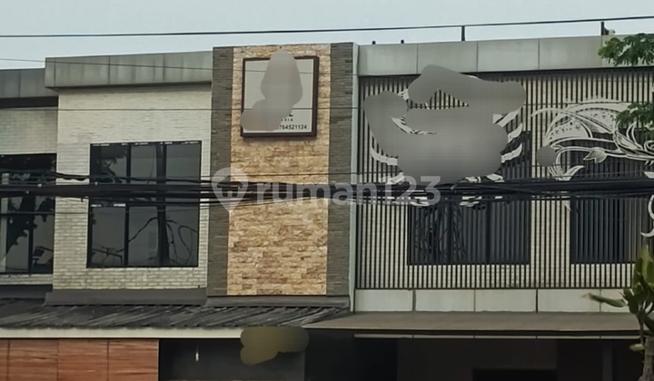 Bangunan Komersial Billiard Dan Fitness Di Jalan Raya Serpong