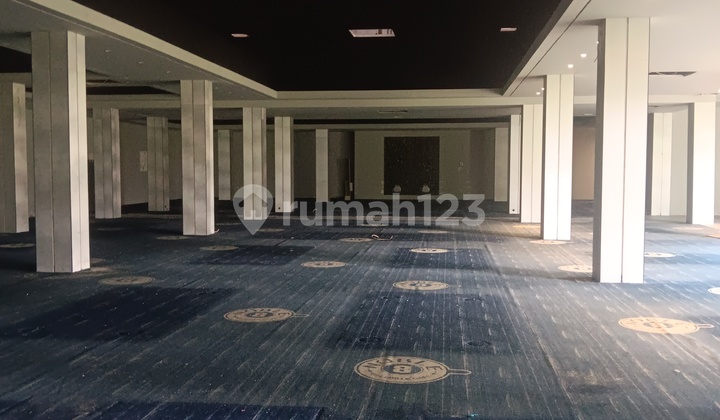 Commercial Building on Serpong Main Road, Tangerang 2