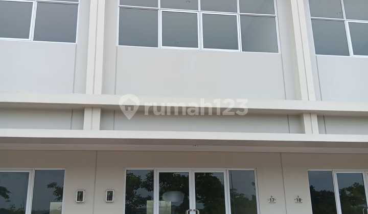 3-Unit Connected Shophouse Ready to Occupy in Paramount Petals Tangerang 3-Unit Connected Shophouse Ready to Occupy in Paramount Petals Tangerang