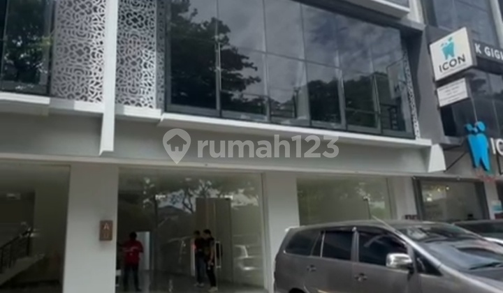 Three-Storey Three-Unit Shophouse at Icon BSD Tangetang Three-Storey Three-Unit Shophouse at Icon BSD Tangetang