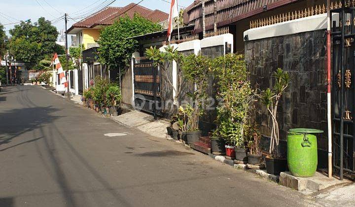 Rumah Luas di Komplek Asri Dan Strategis di Kemanggisan, Jakarta Barat. 2