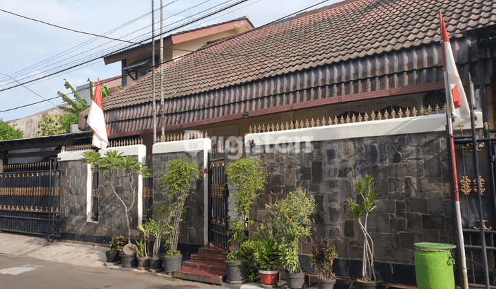 Rumah Luas di Komplek Asri dan Strategis di KEMANGGISAN, JAKARTA BARAT. 1