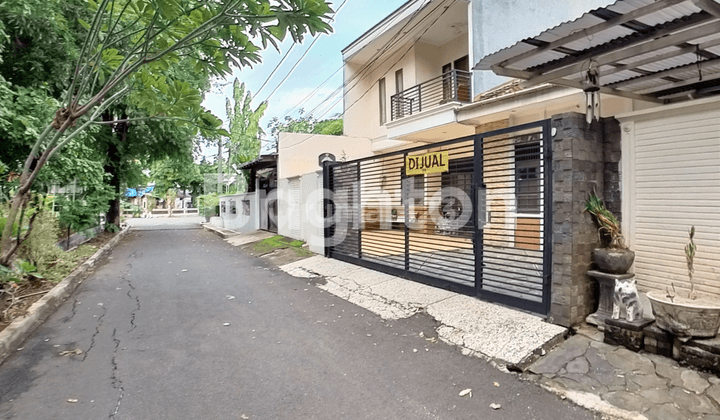 RUMAH LUAS HOEK SIAP HUNI, TAMAN MERUYA ILIR, JAKARTA BARAT 2