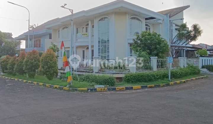 Dijual Rumah Hoek Mewah Di Komplek Intercon Jakbar