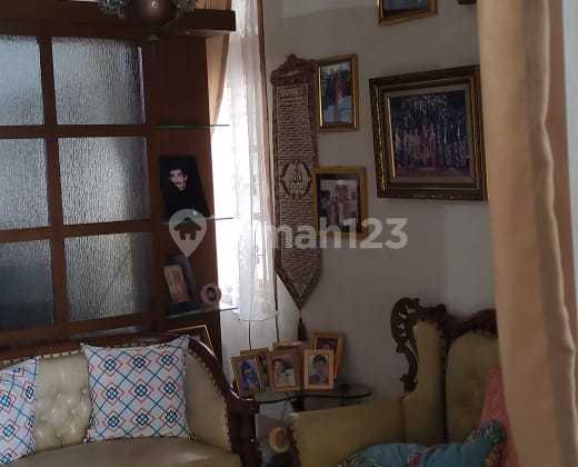 Dijual Rumah Cocok Untuk Tempat Usaha Di Taman Meruya Ilir 2