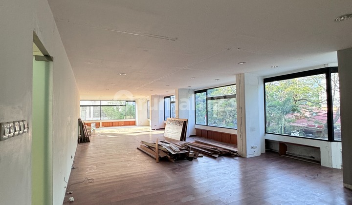 Strategic Office Space for Rent for Teams of 20 - 60 People in Kemang Business Plaza, South Jakarta Strategic Office Space for Rent for Teams of 20 - 60 People in Kemang Business Plaza, South Jakarta