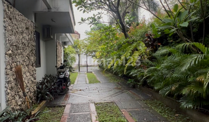 Dijual Rumah Cocok Untuk Kos-kosan Atau Kantor Di Kebayoran Lama 1