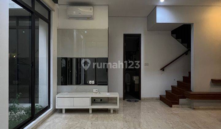 Rumah 4+1 KT, 2 LT Di Serenia Hills Lebak Bulus 2