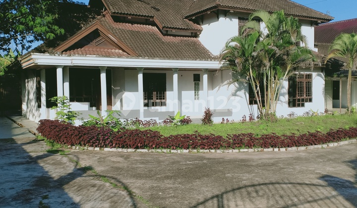 Samarinda Rental House with Spacious Parking and Many Rooms