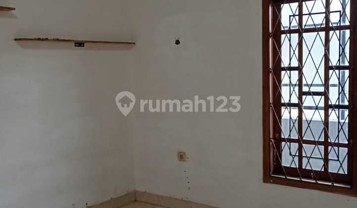 Affordable 2-Storey Ready-to-Occupy House, Good SHM in Padasuka Jatihandap 2