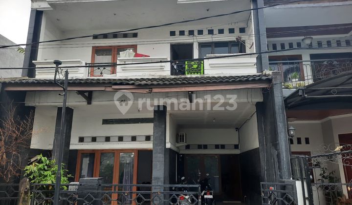 Ready-to-Live In Good Cheap House with SHM in Sayap Buah Batu