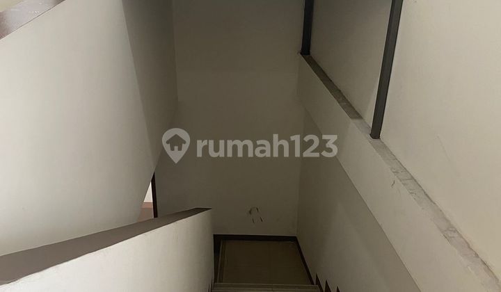 Affordable 3-Storey Shop House Ready for Occupancy, Good Condition, Freehold Title, Main Road, Jakarta Corridor 2