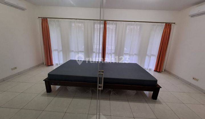 Rumah Cantik 2 Lantai Kondisi Bagus Semi Furnished di Foresta Fresco Aria, Tangerang 2