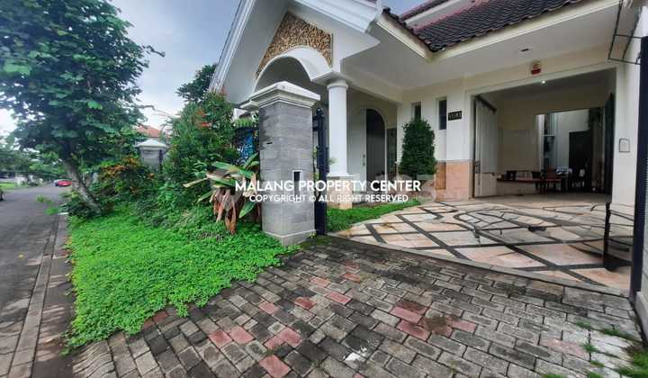 Rumah Classic 2 Lantai Siap Huni Full Perabot di Golf Araya 2
