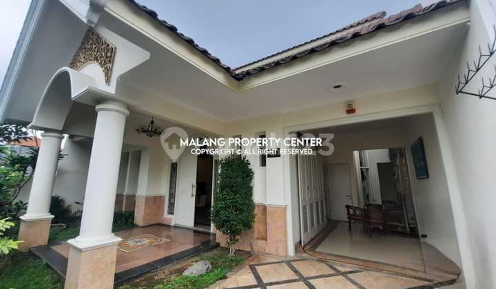 Rumah Classic 2 Lantai Siap Huni Full Perabot di Golf Araya