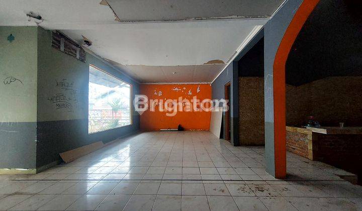 RUMAH DUA LANTAI LOKASI STRATEGIS DAN BAGUS UNTUK USAHA RESTO, KANTOR ,KLINIK ,MINIMARKSET 1