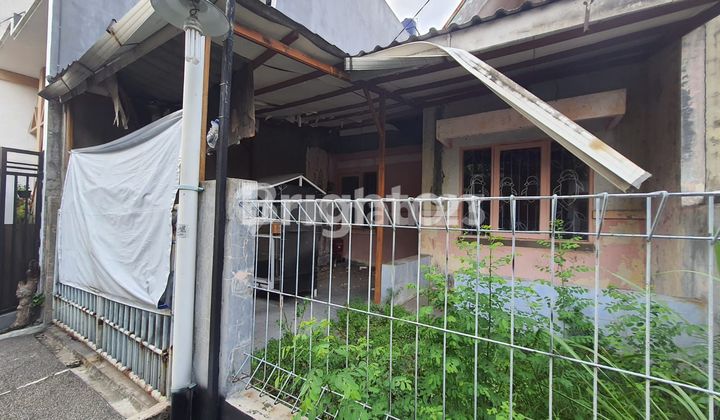 RUMAH BUTUH RENOVASI MURAH LOKASI STRATEGIS DEKAT GRAHA RAYA 2