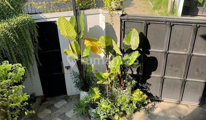 Jagakarsa House 2.5 Floors, One Step to Desari Toll Road 2