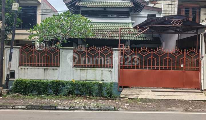 Hunian Bintaro Jaya Pinggir Jalan Raya Cocok untuk Tempat Tinggal Maupun untuk Bisnis Butuh Minim Renovasi