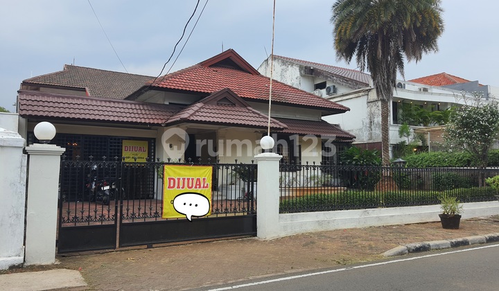 Elite House in Menteng, Strategic and Good For Investment, Comfortable and Strategic Residence. 2