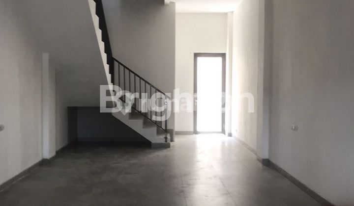 3-STORY SHOPHOUSE WITH BALCONY AND ROOFTOP BY MAIN ROAD NEAR FOOD DISTRICT 2