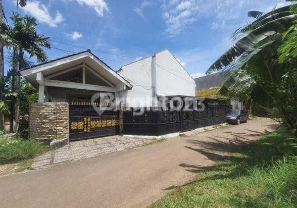 Rumah Luas SHM di Tanah Tinggi Dekat Pusat Kota Tangerang Rumah Luas SHM di Tanah Tinggi Dekat Pusat Kota Tangerang