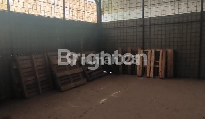 WAREHOUSE STRATEGIC LOCATION BY THE MAIN ROAD WAREHOUSE STRATEGIC LOCATION BY THE MAIN ROAD