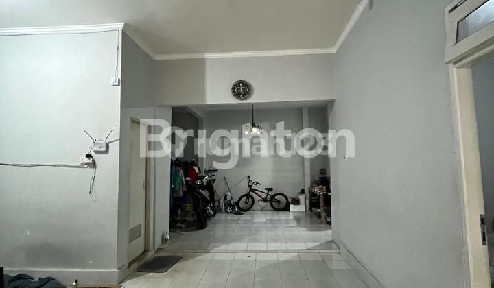 Hook House in Pondok Cabe Indah, Pamulang, South Tangerang