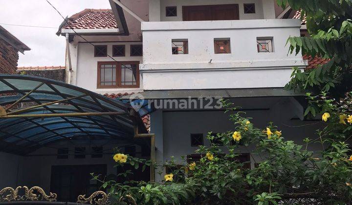 Rumah 2 lantai di area perumahan 1