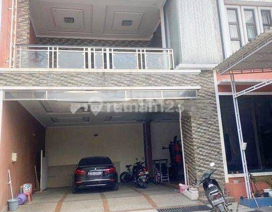 Rumah hook 2 lantai di cluster taman royal  1