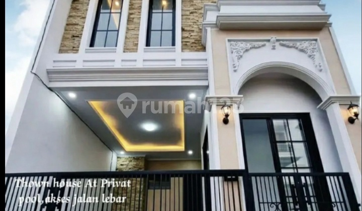 Dream Luxury House for Sale Ready to Occupy in Jagakarsa, South Jakarta